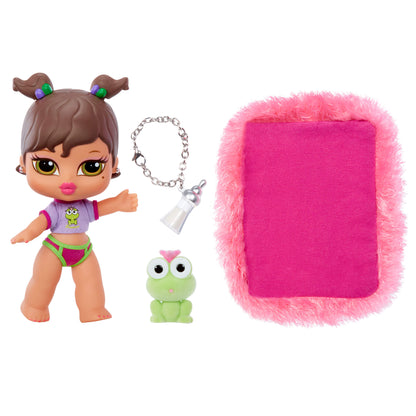 Yasmin with accessories