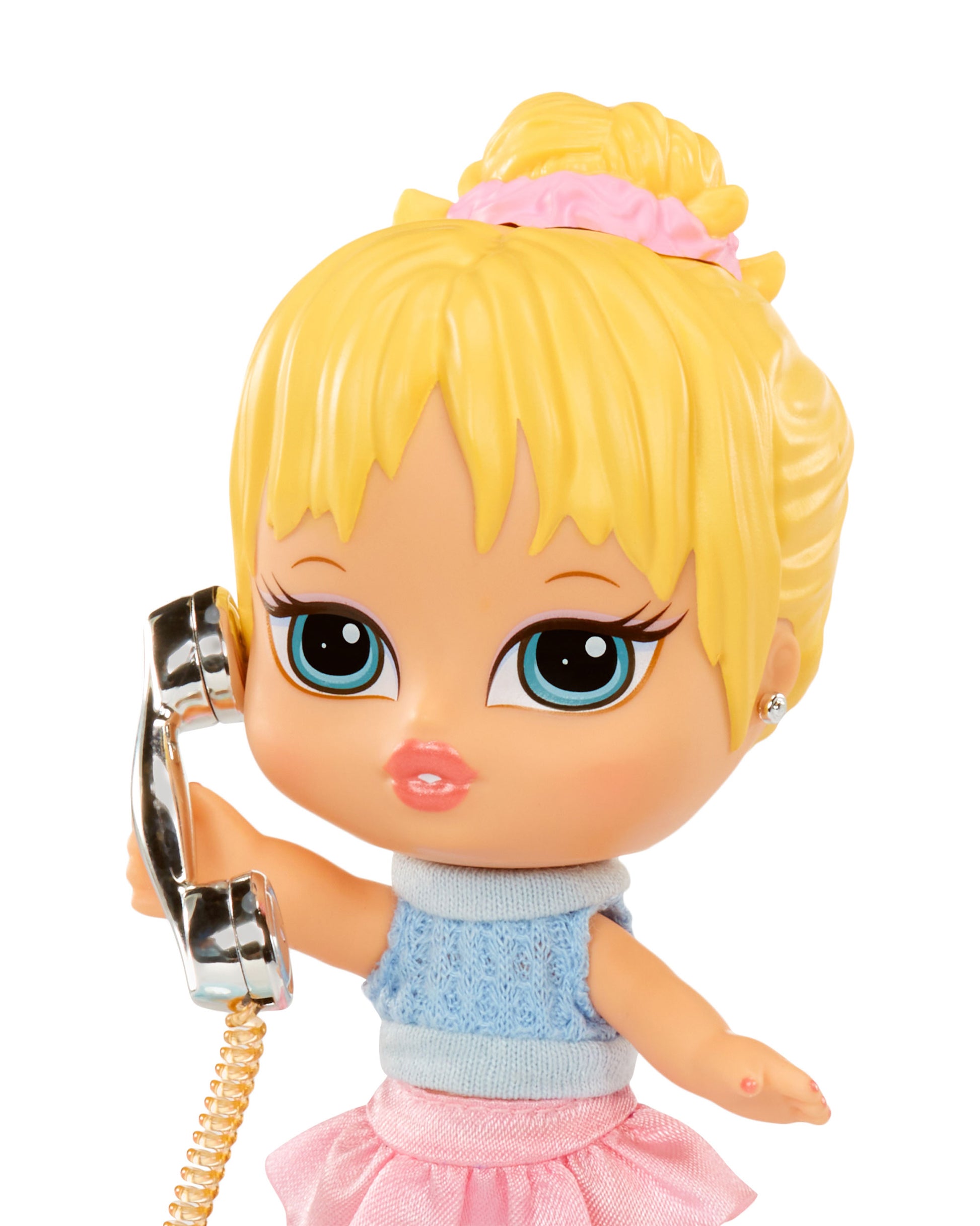 runwayz cloe doll on the phone