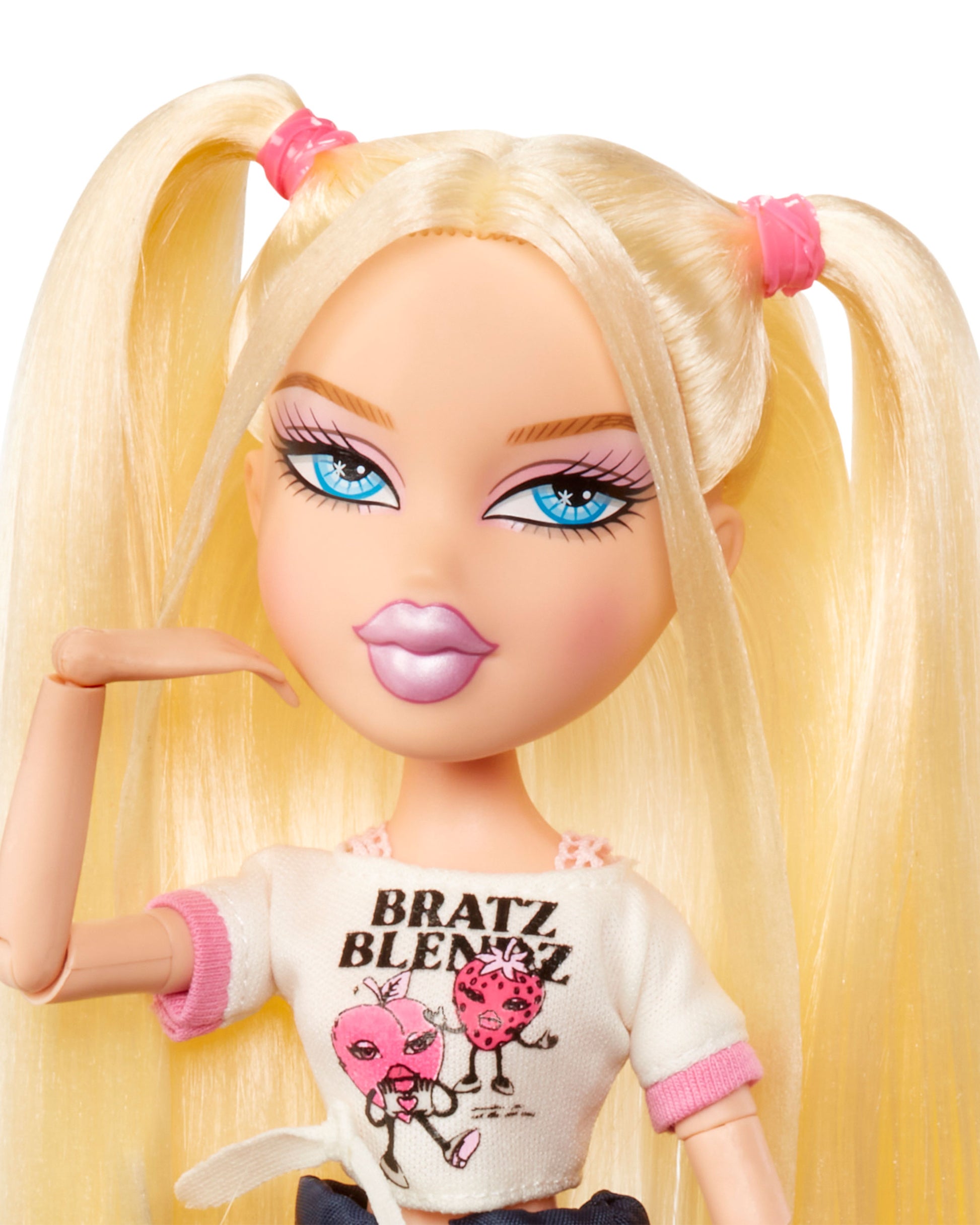 Bratz Cloe Fashion Doll MGA Entertainment 2001 No. 248538 NRFB - We-R-Toys Bratz Cloe Fashion Doll MGA Entertainment 2001 No. 248538 NRFB - We-R-Toys