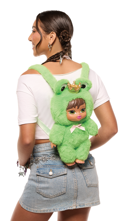 bratziez packz backpack yasmin worn on model
